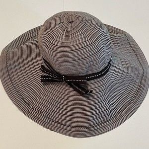 Gap Brown Stripped Sun hat M/L